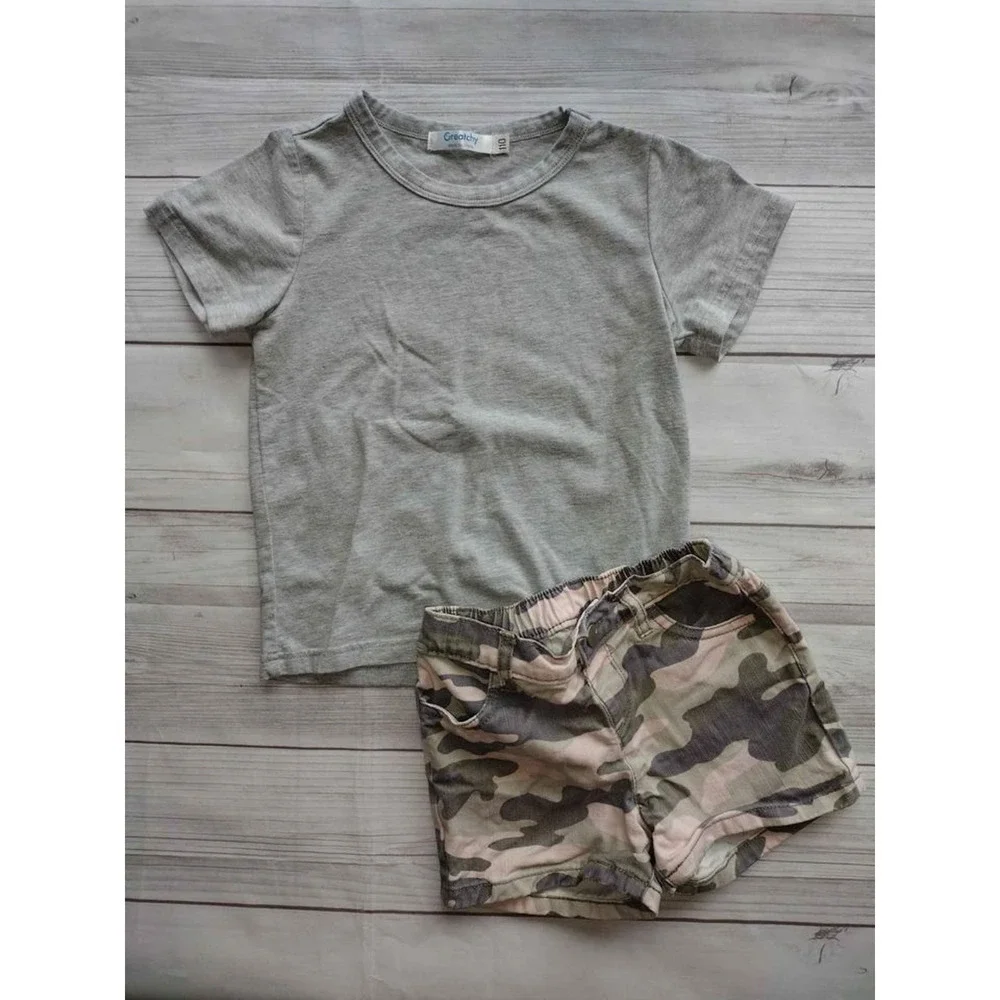 Greatchy Grey Tee and Childrens Place Pink Camo Shorts Set Kids‎ 4T